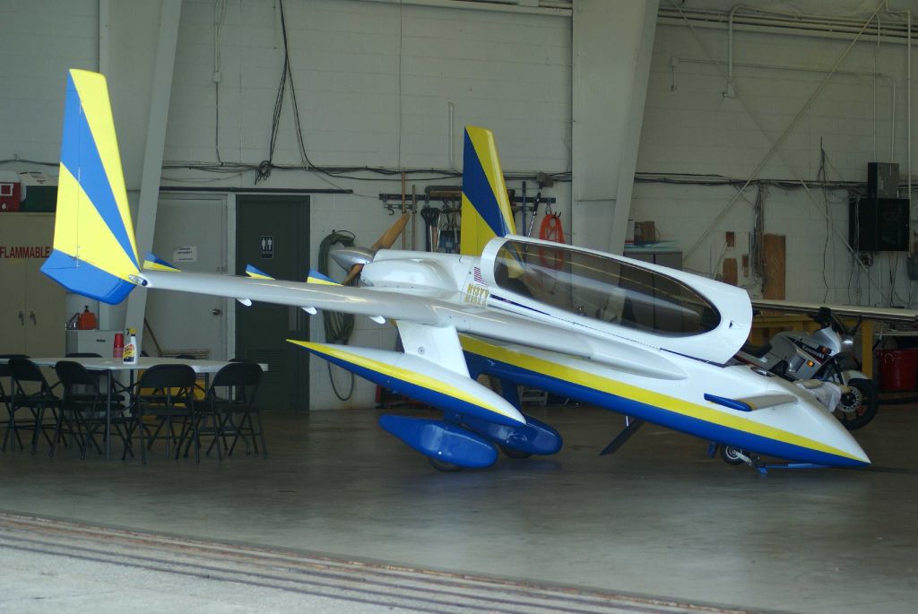 RUTAN Long-EZ (N13YV)