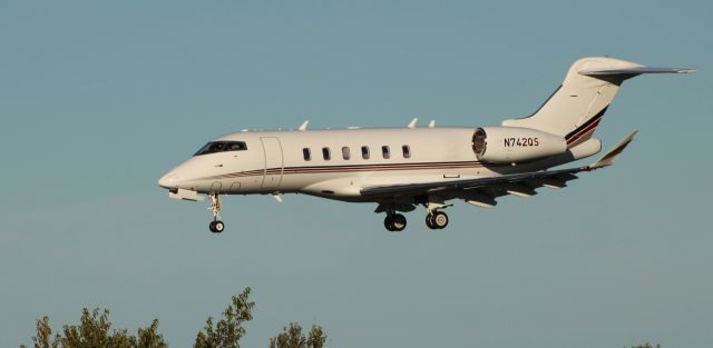 Canadair Challenger 350 (N742QS) - On short final is this 2017 Bombardier Challenger 350 in the Autumn of 2022.