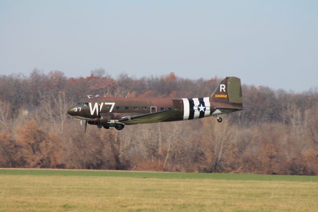 Douglas DC-3 (N345AB)