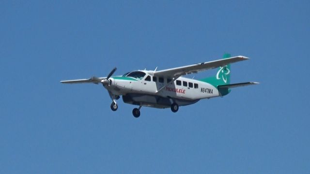 Cessna Caravan (N847MA) - Looks very sleek with its new paint job!