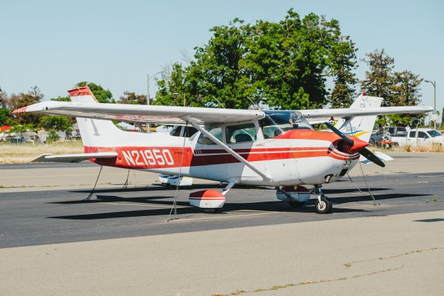 Cessna Skyhawk (N21950)