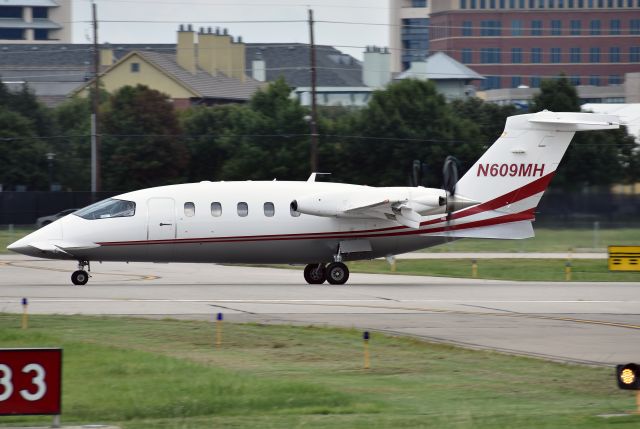 Piaggio P.180 Avanti (N609MH) - Notice the prop tip vortices.