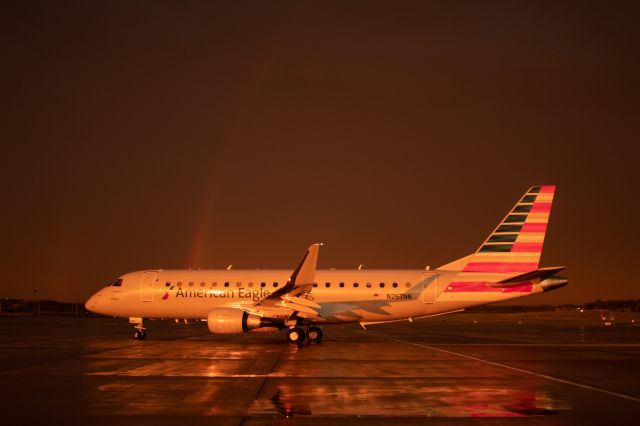 Embraer 175 (N267NN) - You don’t find gold at the end of a rainbow, it’s a 175