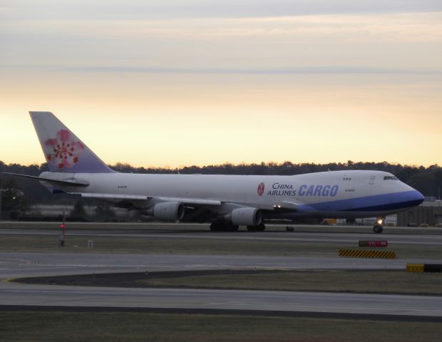 Boeing 747-400 (B-18707)