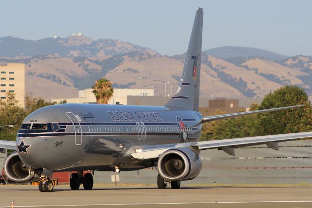 Boeing 737-800 (N569AS)