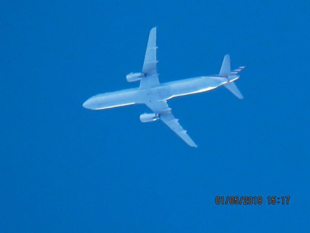 Airbus A321 (N586UW)