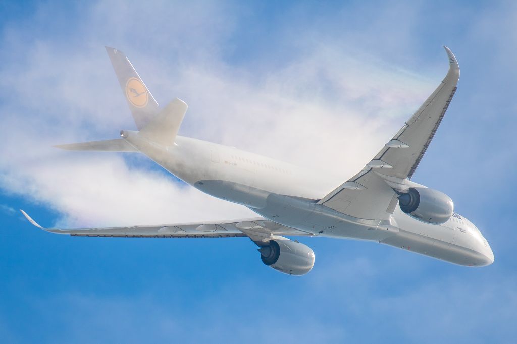 Airbus A350-900 (D-AIXH) - Some nice vapor on departure to Munich