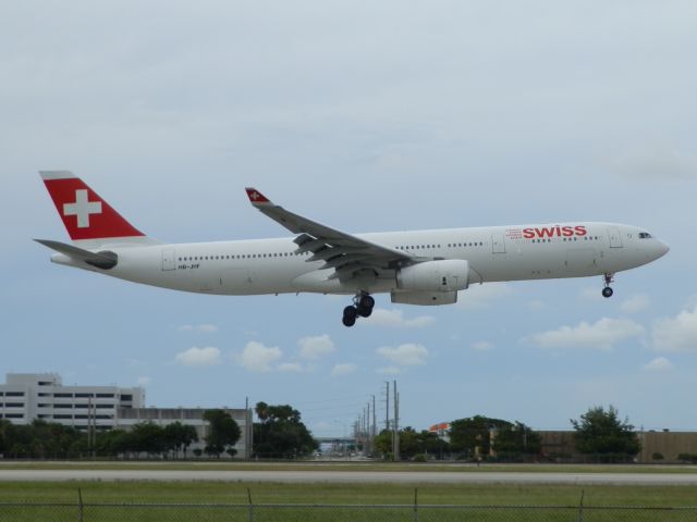 Airbus A330-300 (HB-JHF)