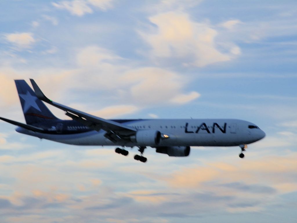 BOEING 767-300 (CC-CXC)