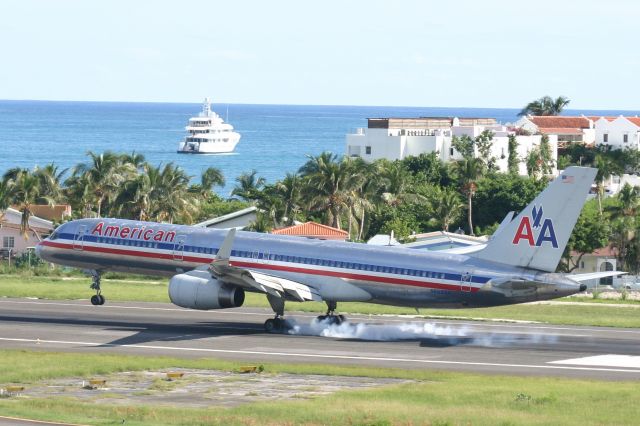 BOEING 767-300 (N688AA)