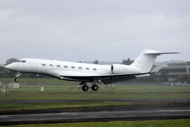 Gulfstream Aerospace Gulfstream G650 (N2E) - On short finals for rwy 24 on 28-Sep-21 arriving from KVNY.