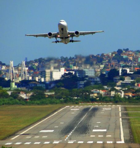 Airbus A320 (PR-MYA)