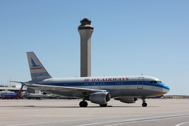 Airbus A319 (N744P)