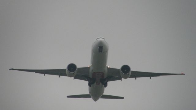 BOEING 777-300ER (A6-ECI)