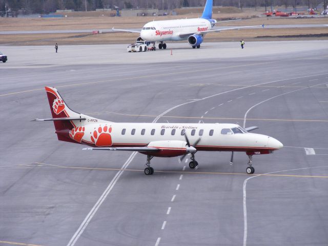 de Havilland Dash 8-400 (C-FRID) - taxiing  to terminal