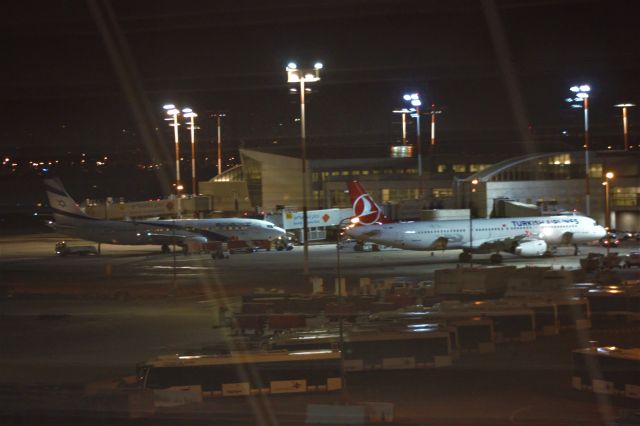 Boeing 737-800 (4K-EKJ)