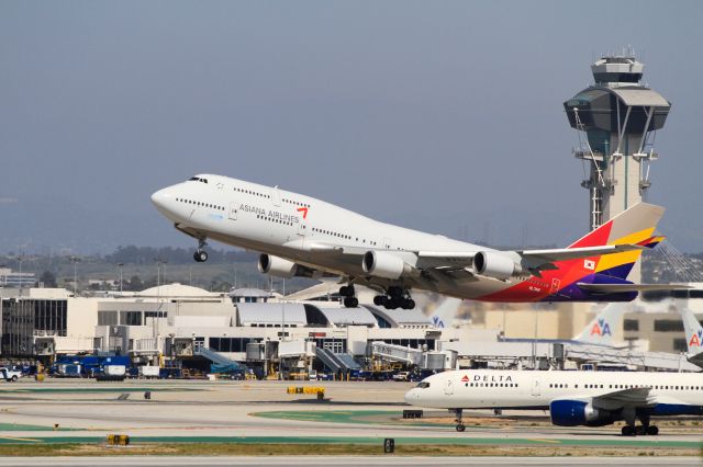 Boeing 747-400 (HL7418)