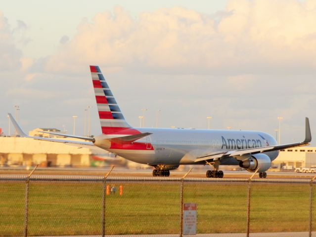 BOEING 767-300 (N397AN) - Takeoff roll