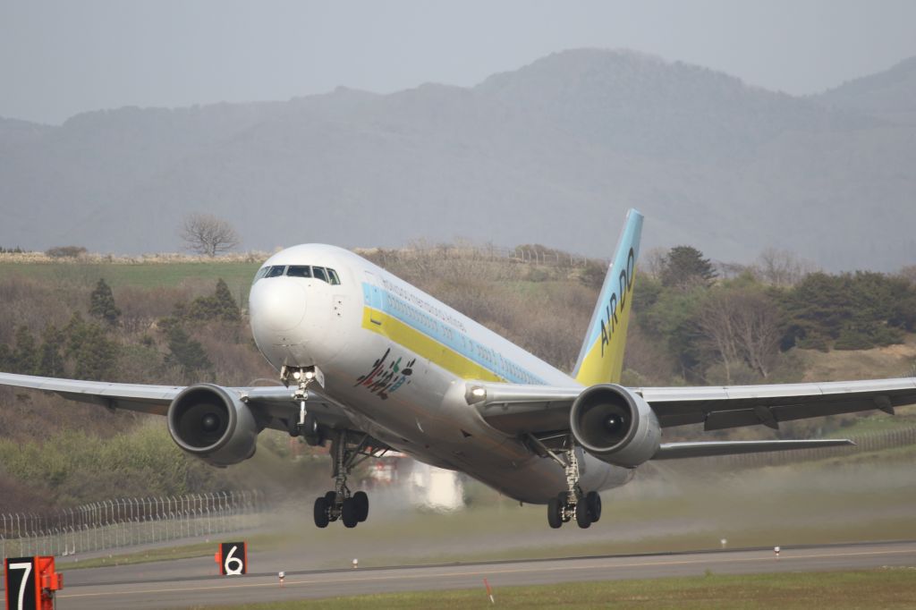 BOEING 767-300 (JA01HD) - 05 May 2015:HKD-HND.