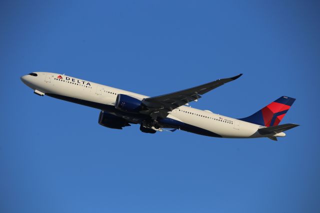 Airbus A330-900 (N422DZ)