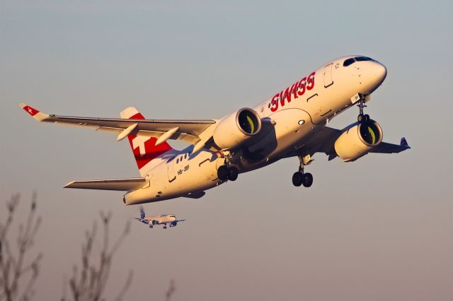 Airbus A220-100 (HB-JBF)