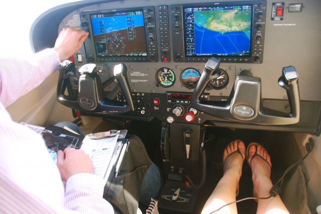 Cessna Skyhawk (N694RR) - Off the coast of Malibu, CA.  G1000