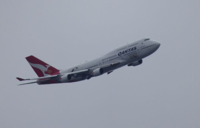 Boeing 747-400 (VH-OEJ) - Shown here making a turn to line up with JFK is a Qantas Boeing 747-400 off the coast of Monmouth NJ in the Winter of 2016.