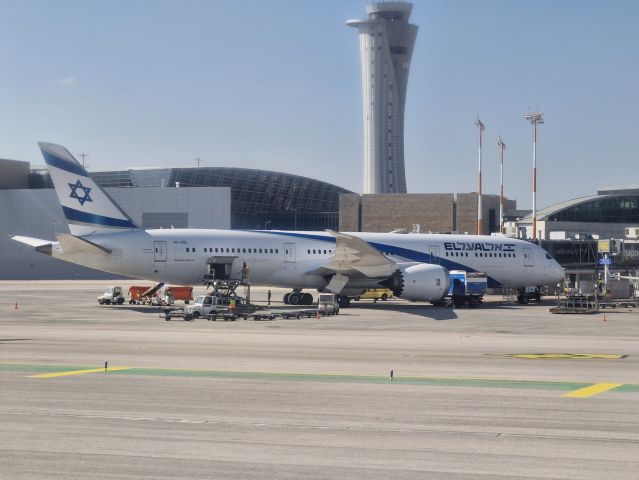 Boeing 787-9 Dreamliner (4X-EDL) - 4X-EDL is being loaded for its flight to New York (KJFK).