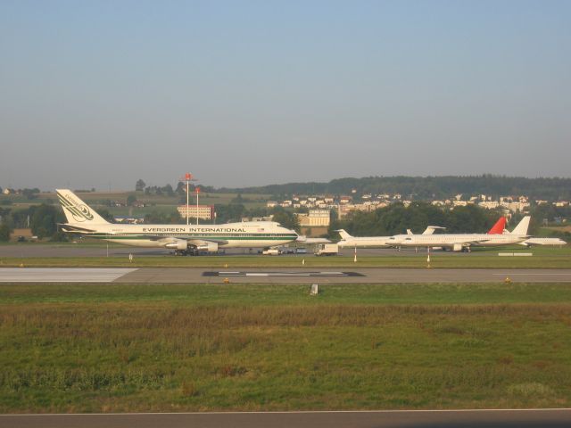 Boeing 747-200 —