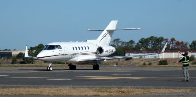 Hawker 800 (N475HM) - Taxiing to parking is this 1999 Raytheon Hawker 800XP in the Autumn of 2024.