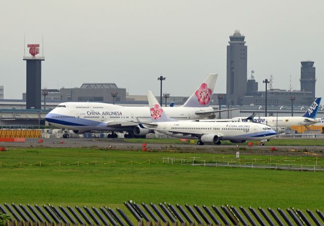 Boeing 747-400 (B-18203)