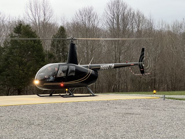Robinson R-44 (N668TM)