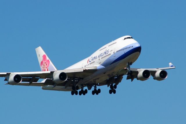 Boeing 747-400 (B-18251) - 2013-07-23