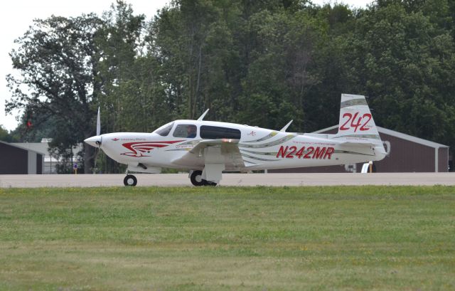 Mooney M-20 (N242MR) - AirVenture 2014, Mooney Caravan mass arrival