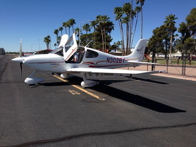 Cirrus SR-22 (N302BY)