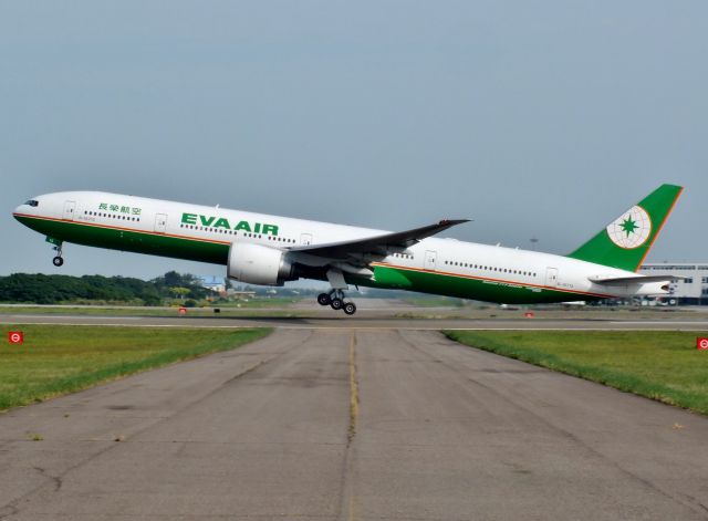 BOEING 777-300ER (B-16715)