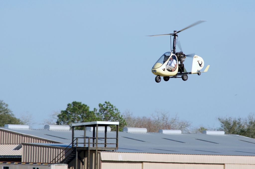 Unknown/Generic Ultralight autogyro (N9071J) - N9071J Gyrocopter landing touch and go runway 32 KLVJ