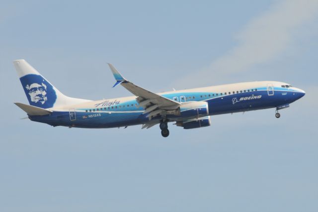 Boeing 737-800 (N512AS)