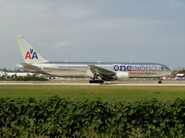 BOEING 767-300 (N395AN)