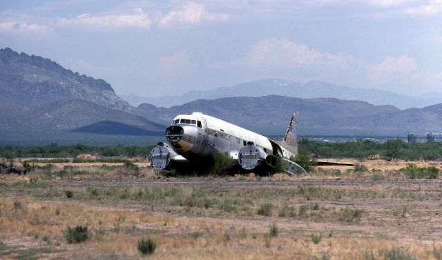 Douglas DC-3 —