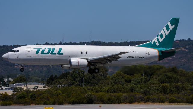 BOEING 737-400 (ZK-JTQ)