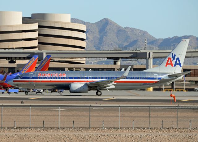 Boeing 737-800 (N932AN)