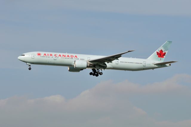 BOEING 777-300 (C-FITU) - 2012/6/30