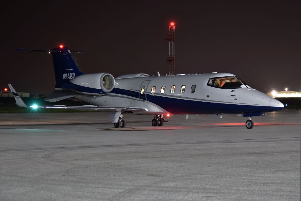 Learjet 60 (N114BD)