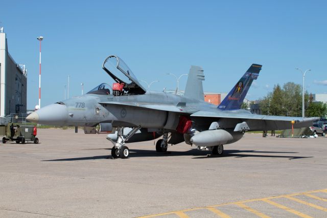 McDonnell Douglas FA-18 Hornet (18-8778)