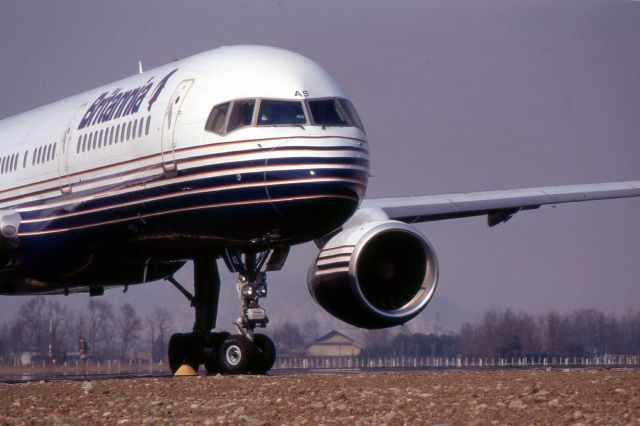 Boeing 757-200 (G-BYAS)