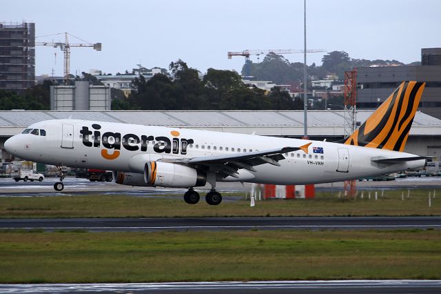 Airbus A320 (VH-VNH) - on 4 December 2017