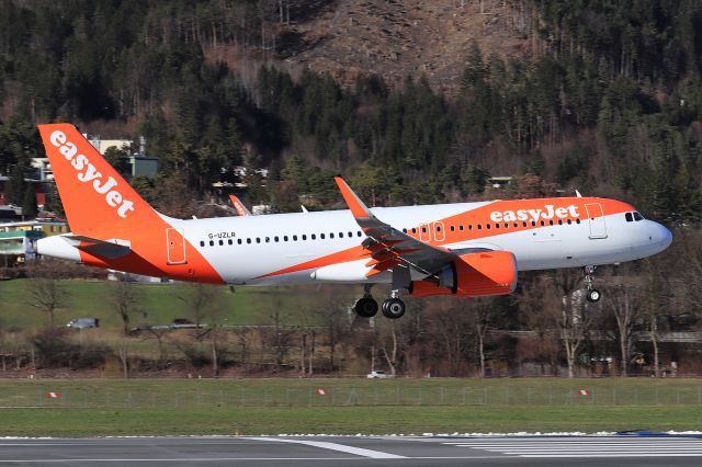 Airbus A320 (G-UZLR)