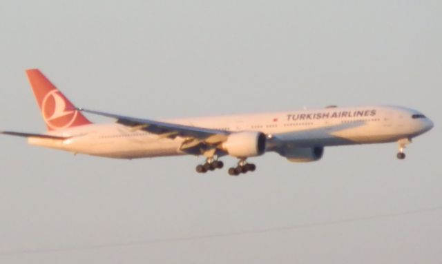 BOEING 777-300ER (TC-JJO)