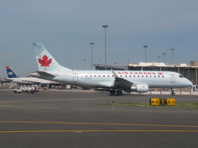 Embraer 170/175 (C-FEKH)